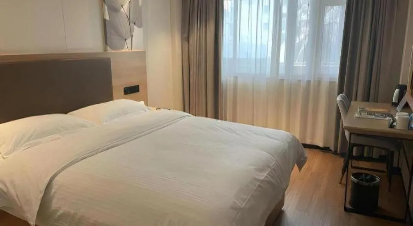 Bed in GreenTree Inn Shanghai Jingan Railway Station Xinzha Road Business Hotel