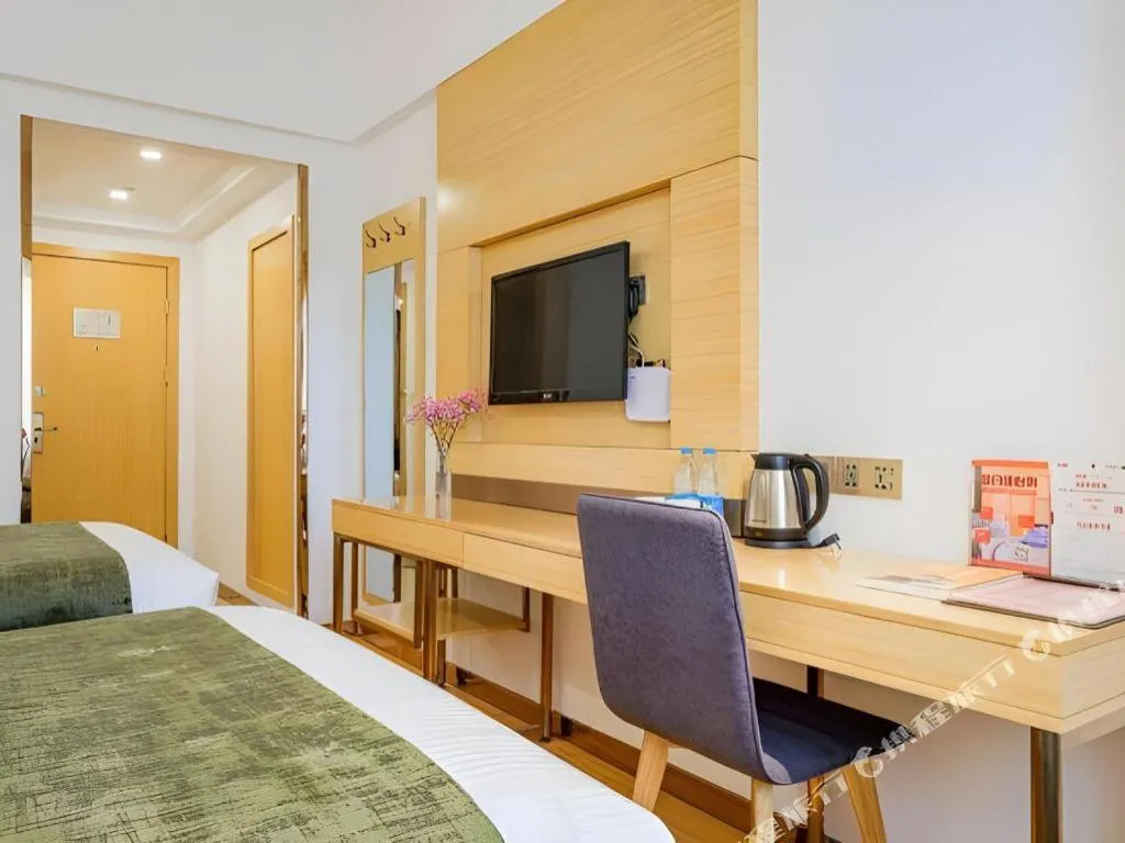 Bed in GreenTree Inn Shanghai Jingan Railway Station Xinzha Road Business Hotel