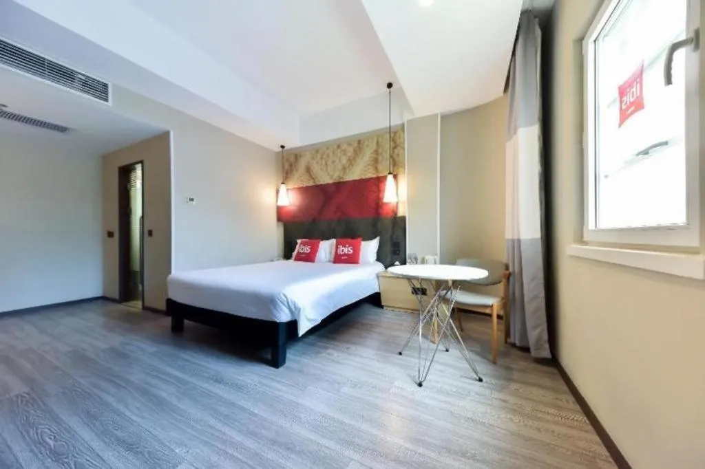 Bed in Ibis Xiamen Railway Station Hotel
