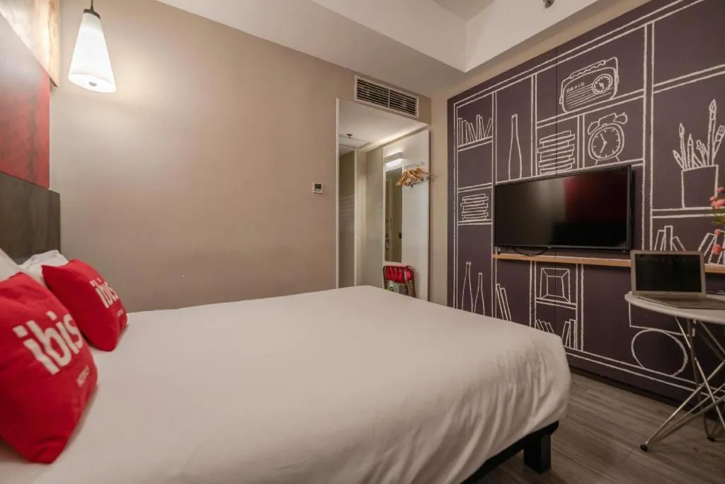 Bed in Ibis Xiamen Railway Station Hotel