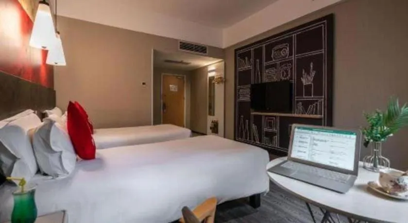 Bed in Ibis Xiamen Railway Station Hotel