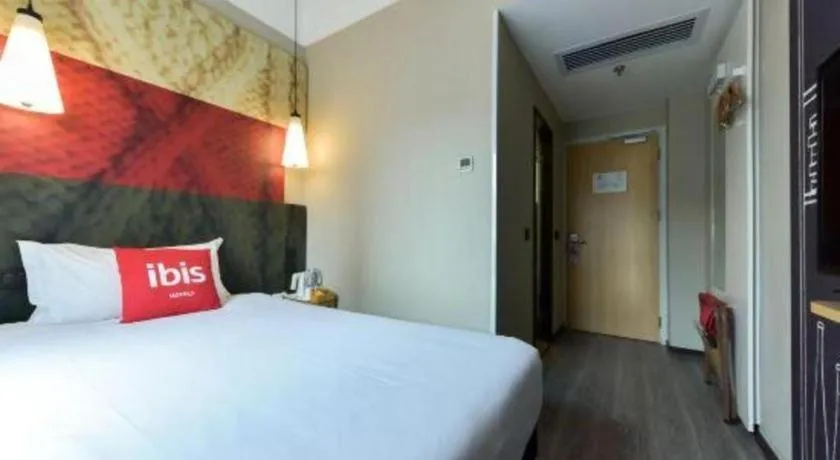 Bed in Ibis Xiamen Railway Station Hotel