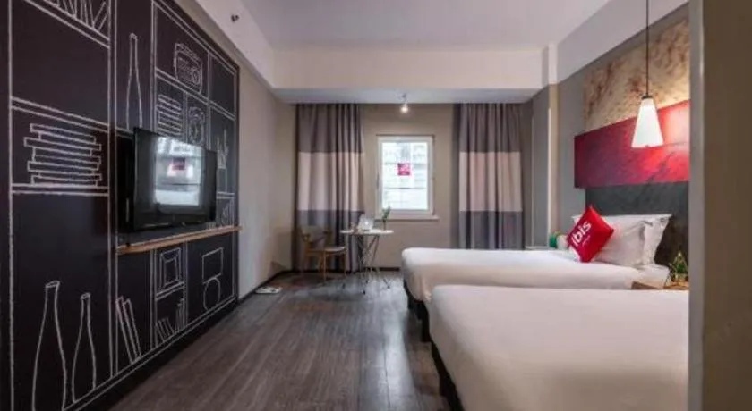 Bed in Ibis Xiamen Railway Station Hotel