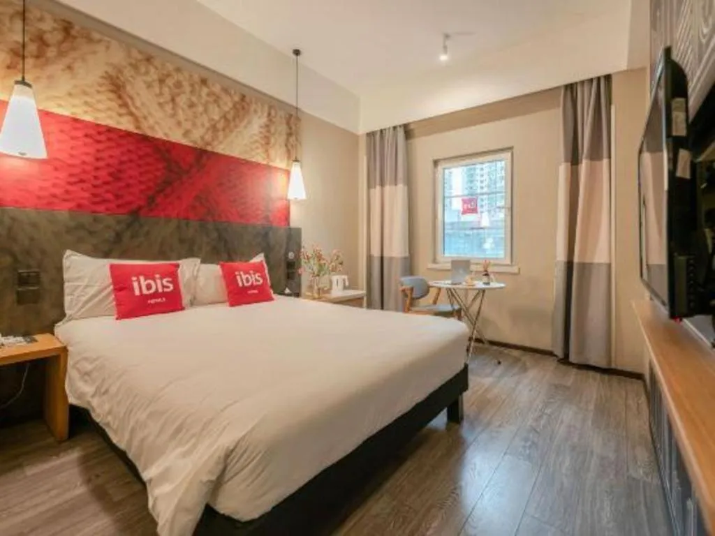 Bed in Ibis Xiamen Railway Station Hotel