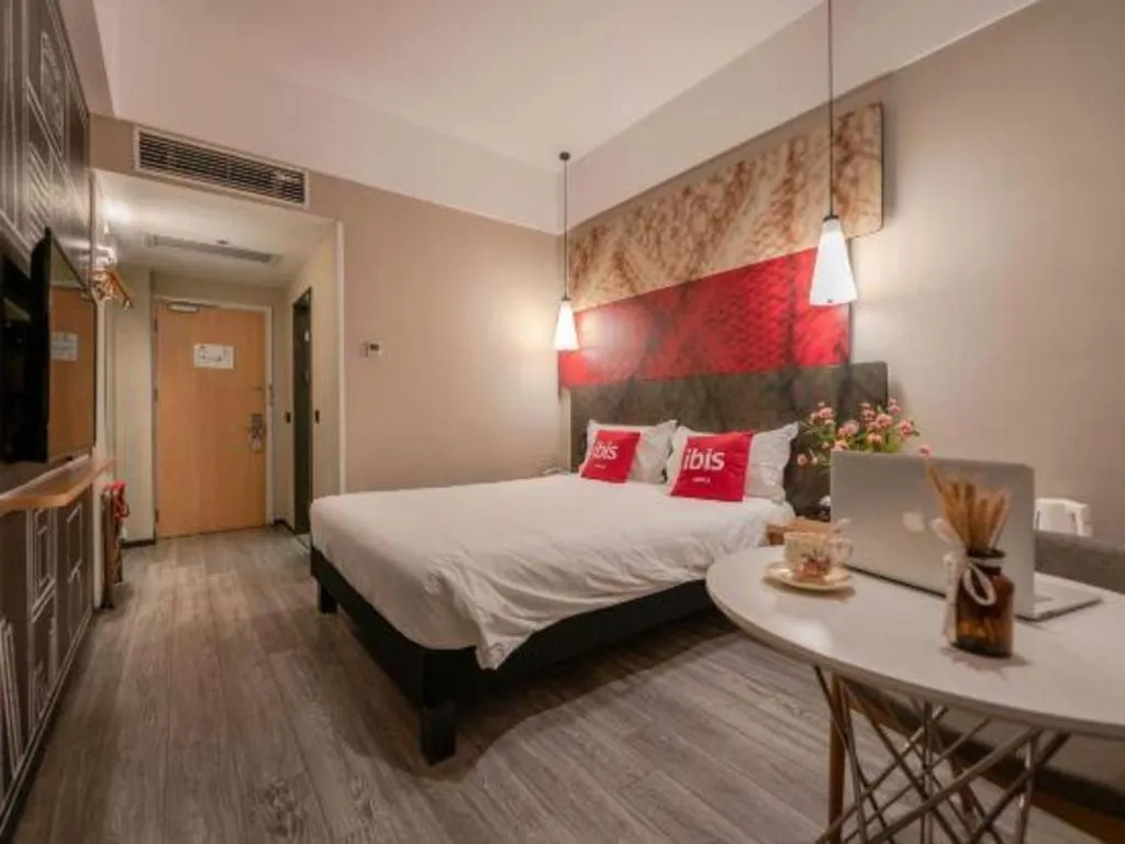Bed in Ibis Xiamen Railway Station Hotel