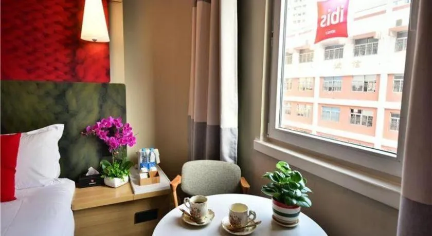 Bed in Ibis Xiamen Railway Station Hotel