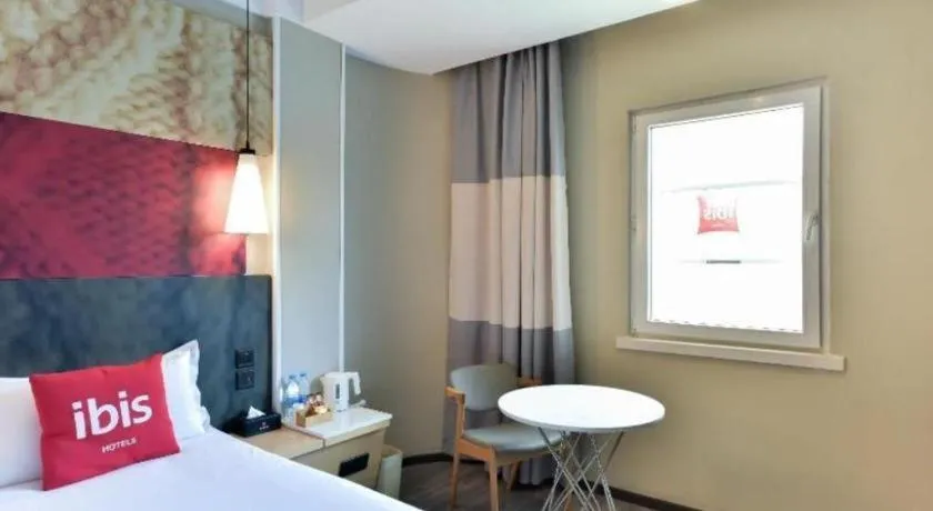 Bed in Ibis Xiamen Railway Station Hotel