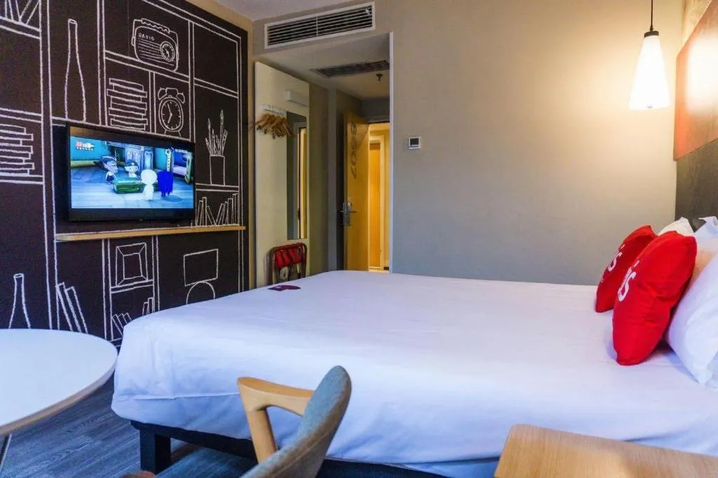 Bed in Ibis Xiamen Railway Station Hotel