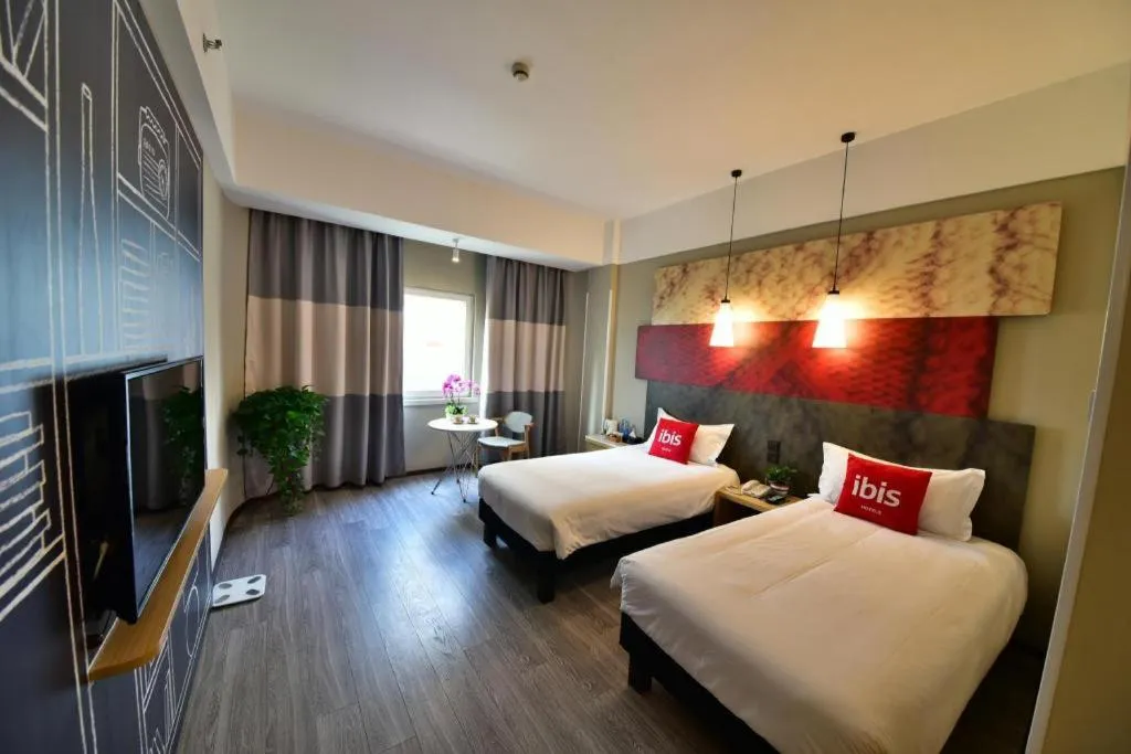 Bed in Ibis Xiamen Railway Station Hotel