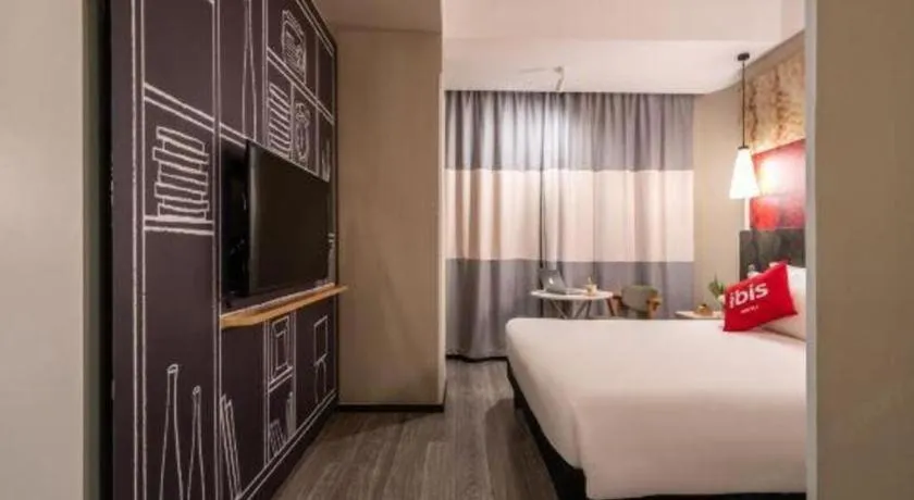 Bed in Ibis Xiamen Railway Station Hotel