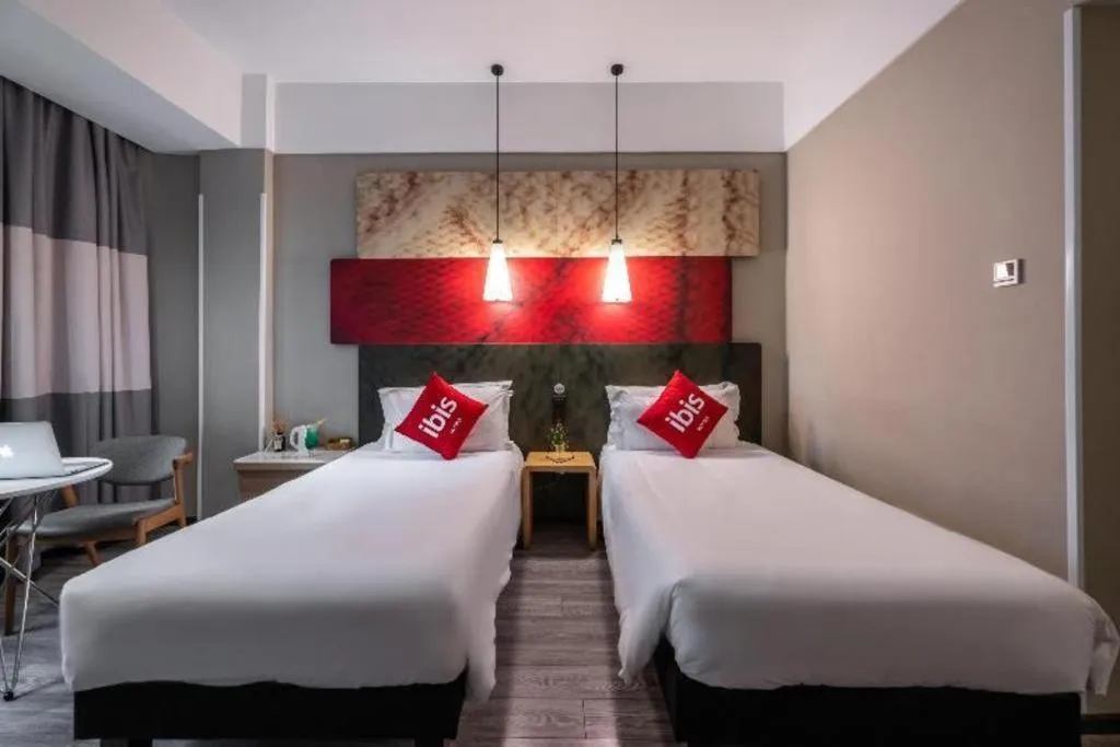 Bed in Ibis Xiamen Railway Station Hotel
