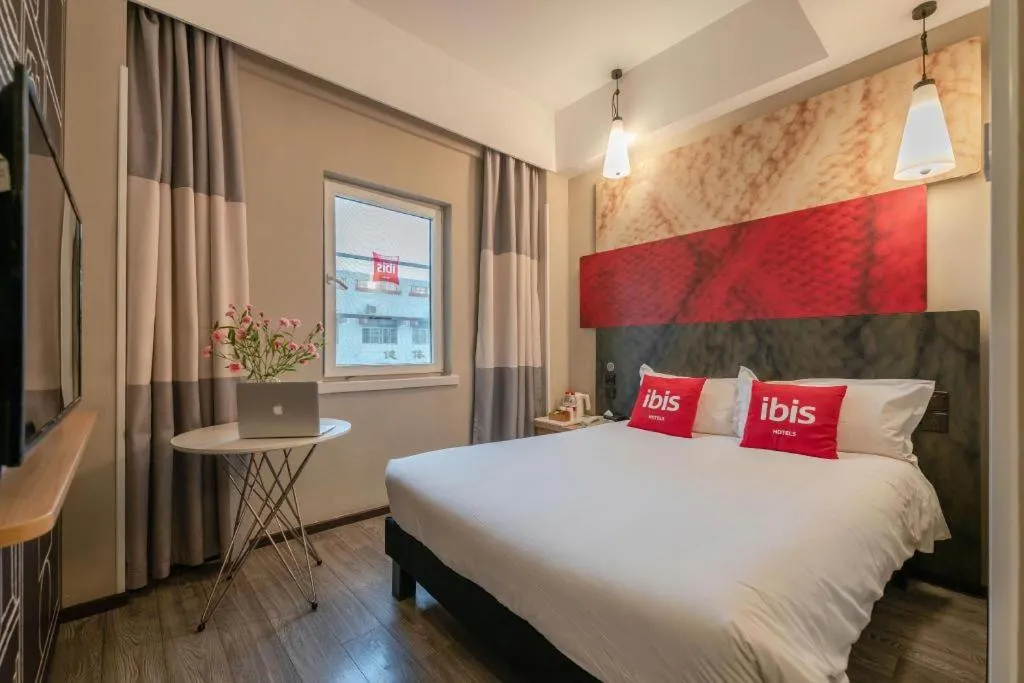 Bed in Ibis Xiamen Railway Station Hotel