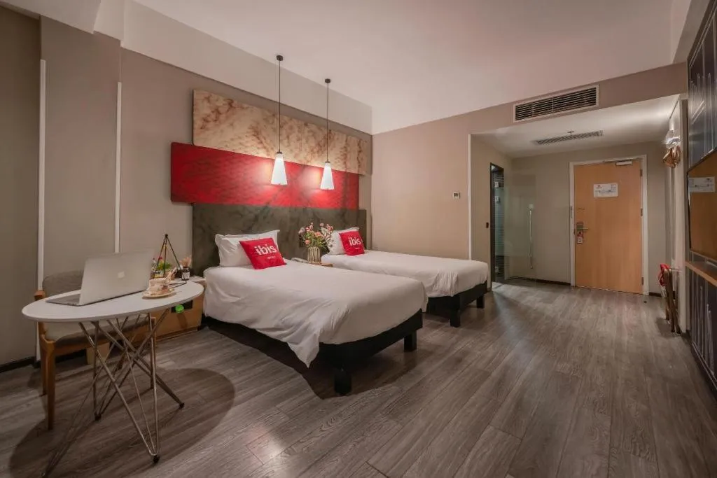 Bed in Ibis Xiamen Railway Station Hotel