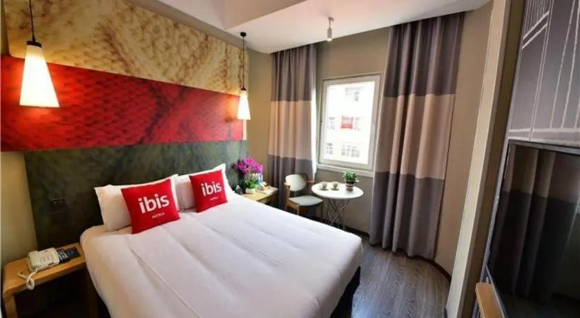 Bed in Ibis Xiamen Railway Station Hotel