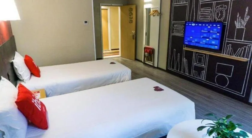 Bed in Ibis Xiamen Railway Station Hotel