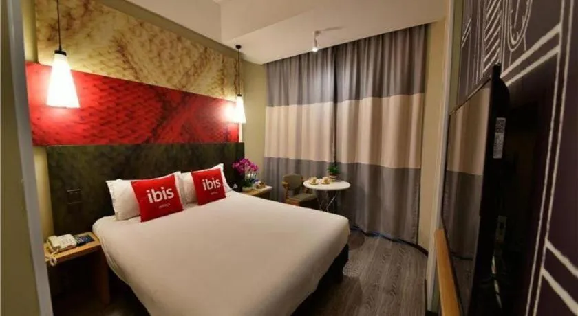 Bed in Ibis Xiamen Railway Station Hotel