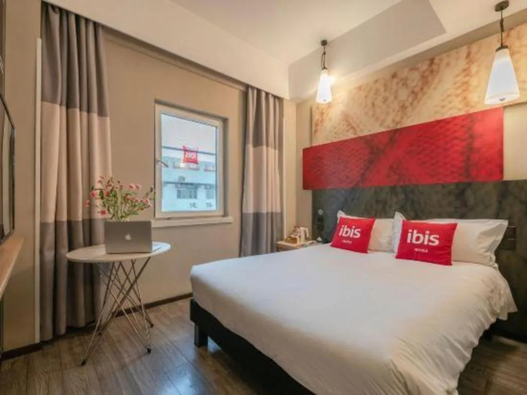 Bed in Ibis Xiamen Railway Station Hotel
