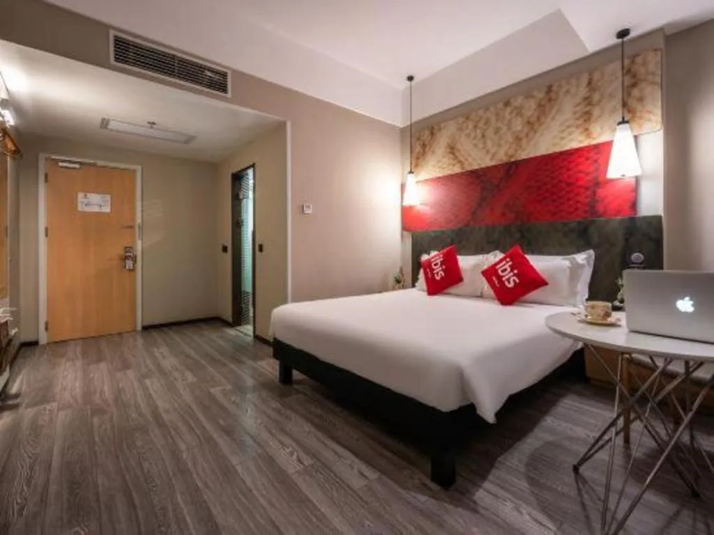 Bed in Ibis Xiamen Railway Station Hotel
