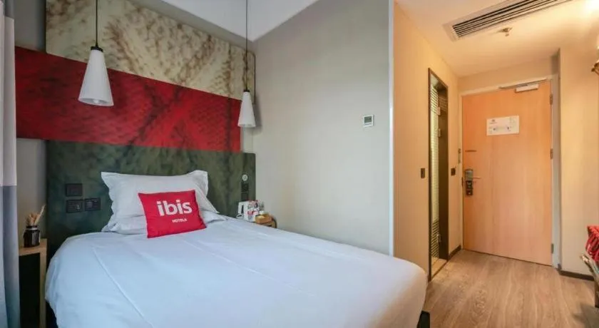 Bed in Ibis Xiamen Railway Station Hotel