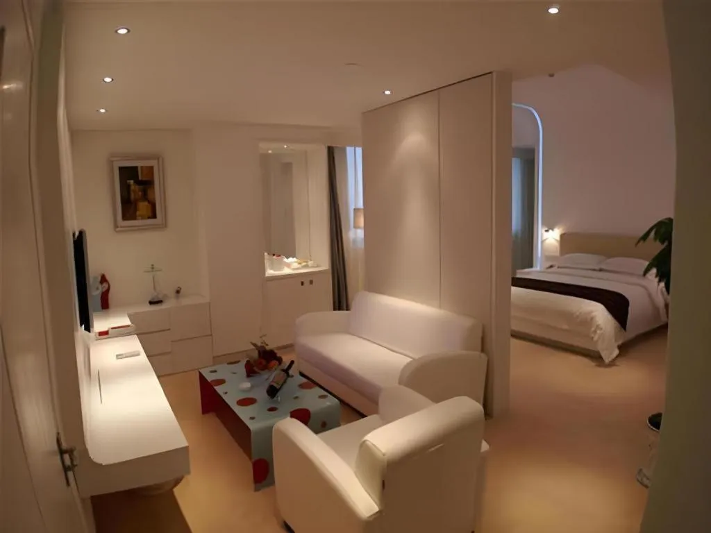 Bed in Ramada Plaza by Wyndham Hangzhou Riverside