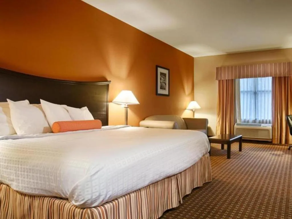 Bed in Best Western Plus Circle Inn