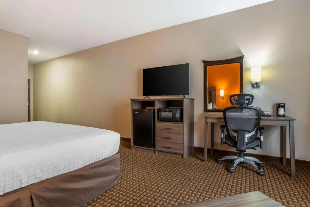 Bed in Best Western Plus Circle Inn