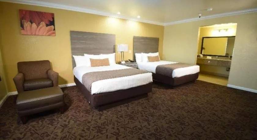 Bed in Best Western Hanford Inn