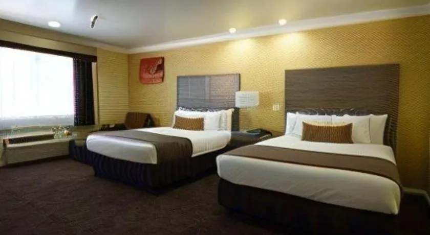 Bed in Best Western Hanford Inn