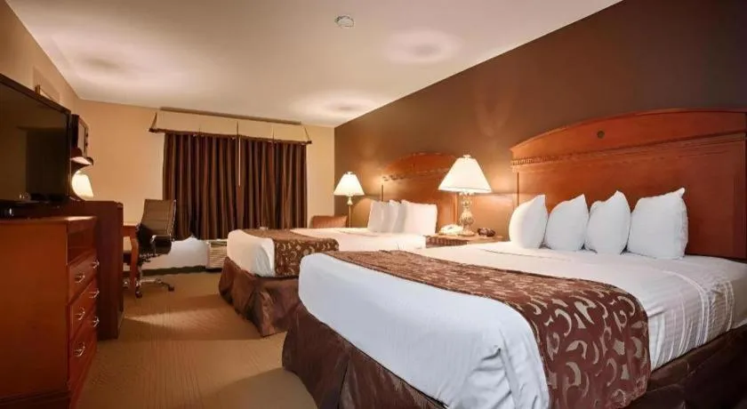 Bed in Best Western Manhattan Inn