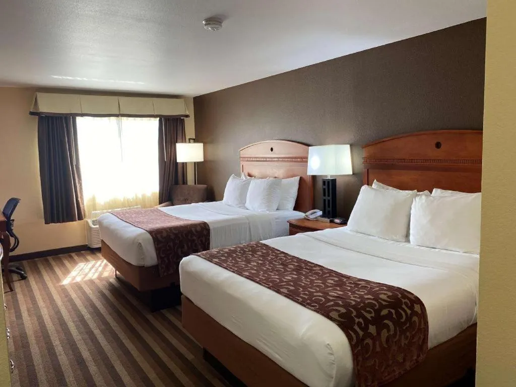 Bed in Best Western Manhattan Inn