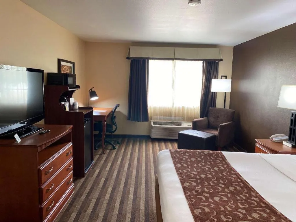 Bed in Best Western Manhattan Inn