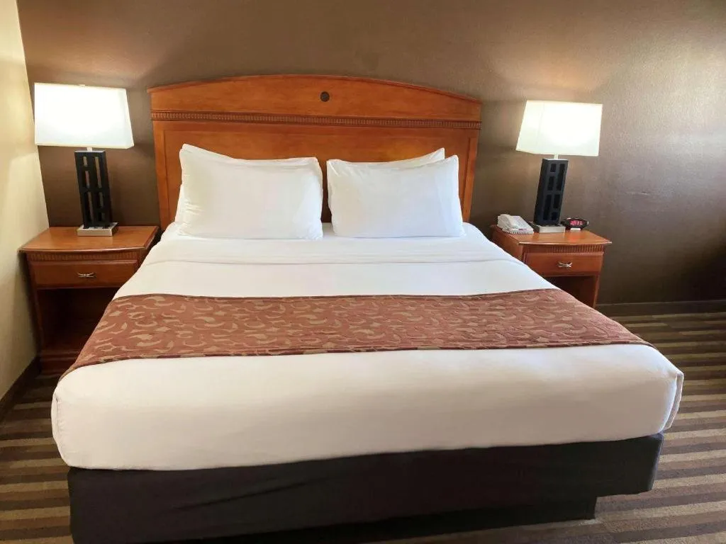 Bed in Best Western Manhattan Inn