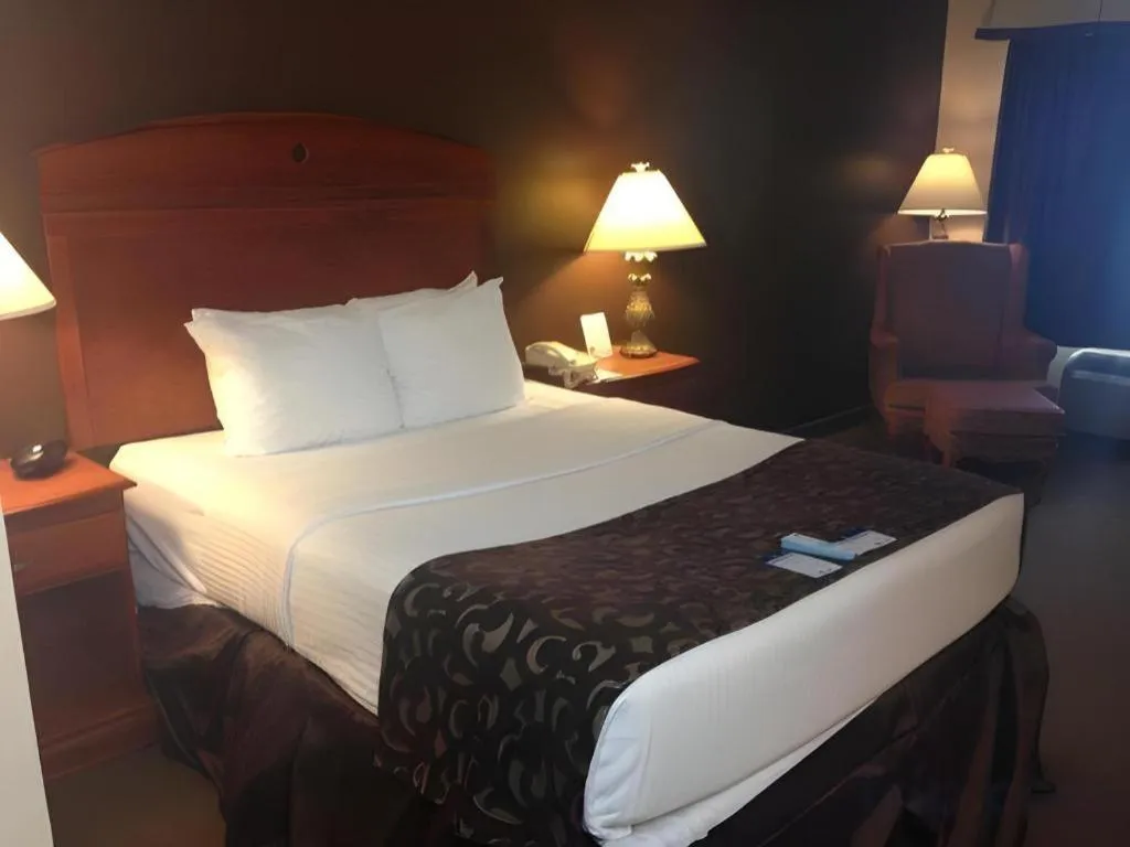 Bed in Best Western Manhattan Inn