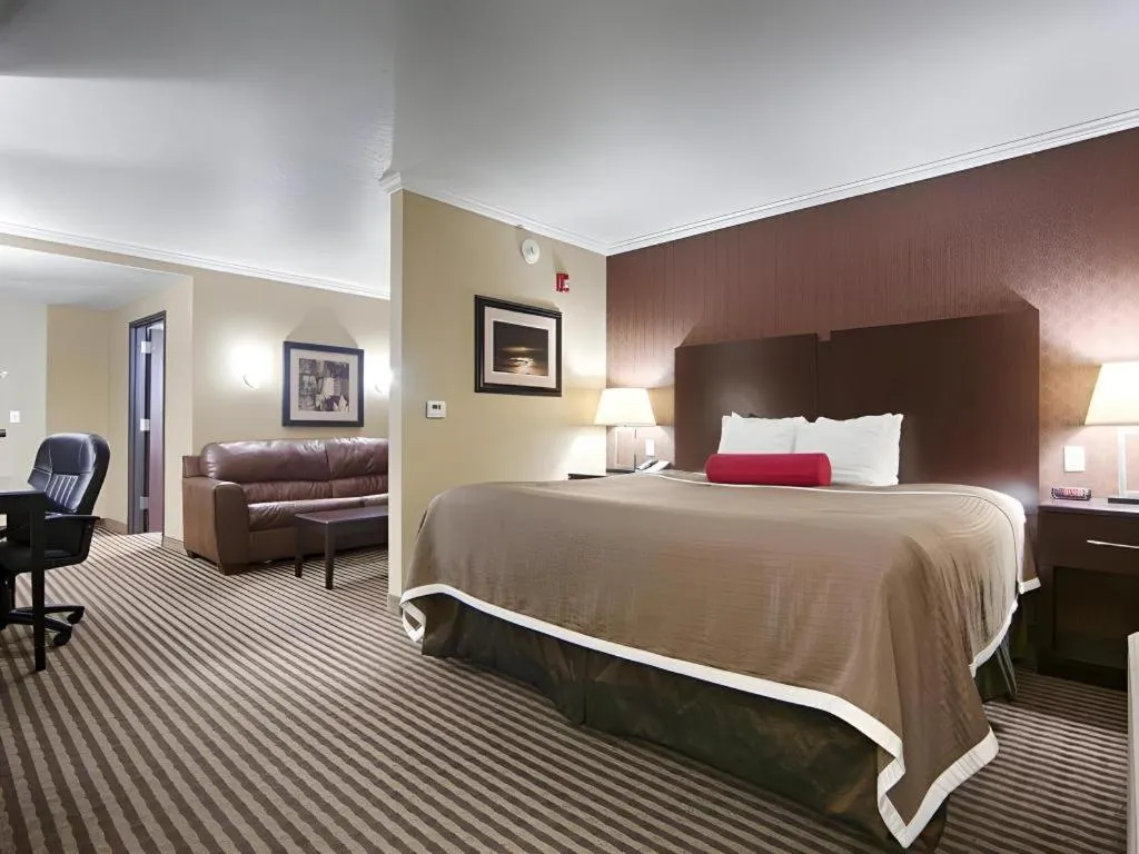 Bed in Best Western Plus Olathe Hotel