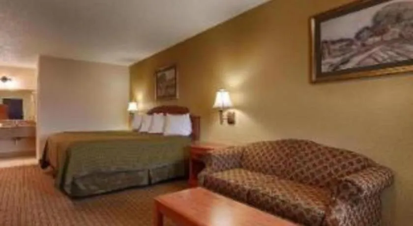 Bed in Best Western Post Oak Inn