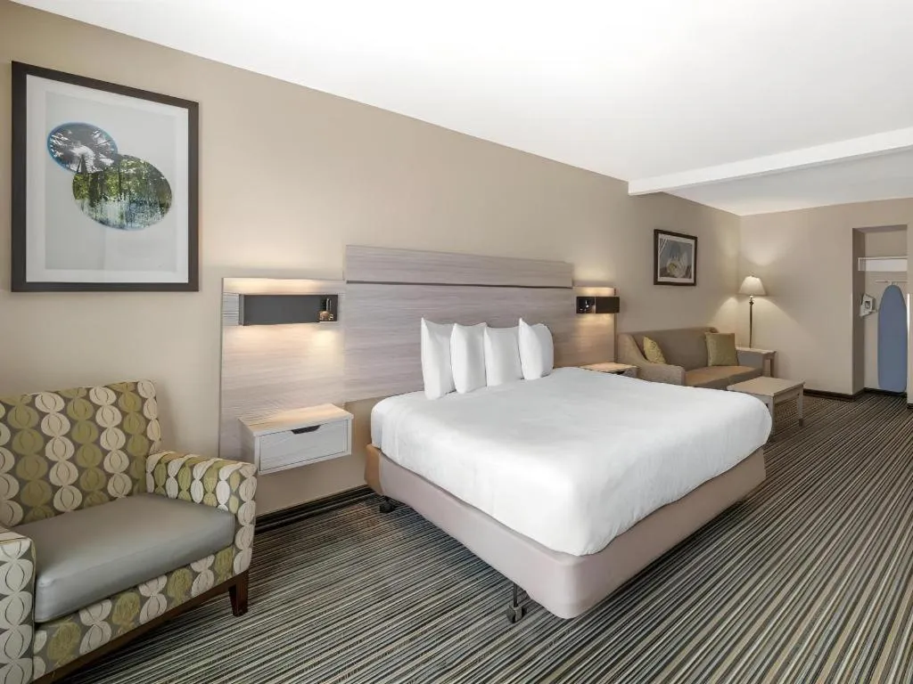 Bed in Best Western Plus Twin View Inn & Suites