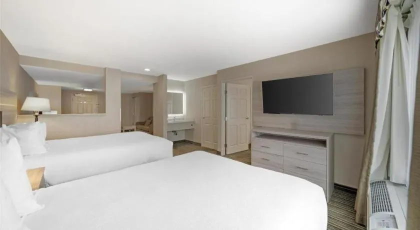 Bed in Best Western Plus Twin View Inn & Suites