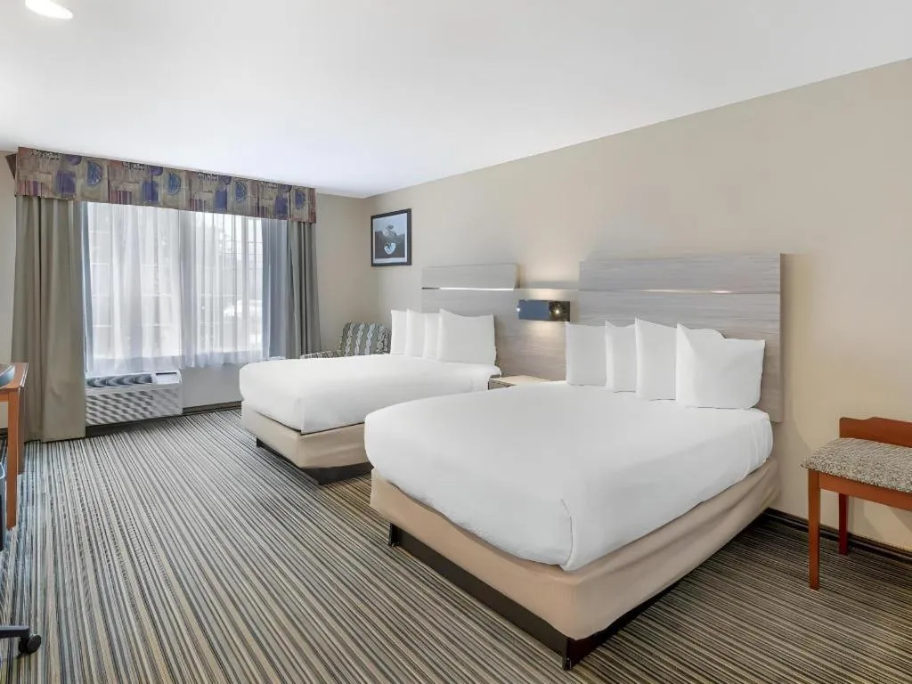 Bed in Best Western Plus Twin View Inn & Suites