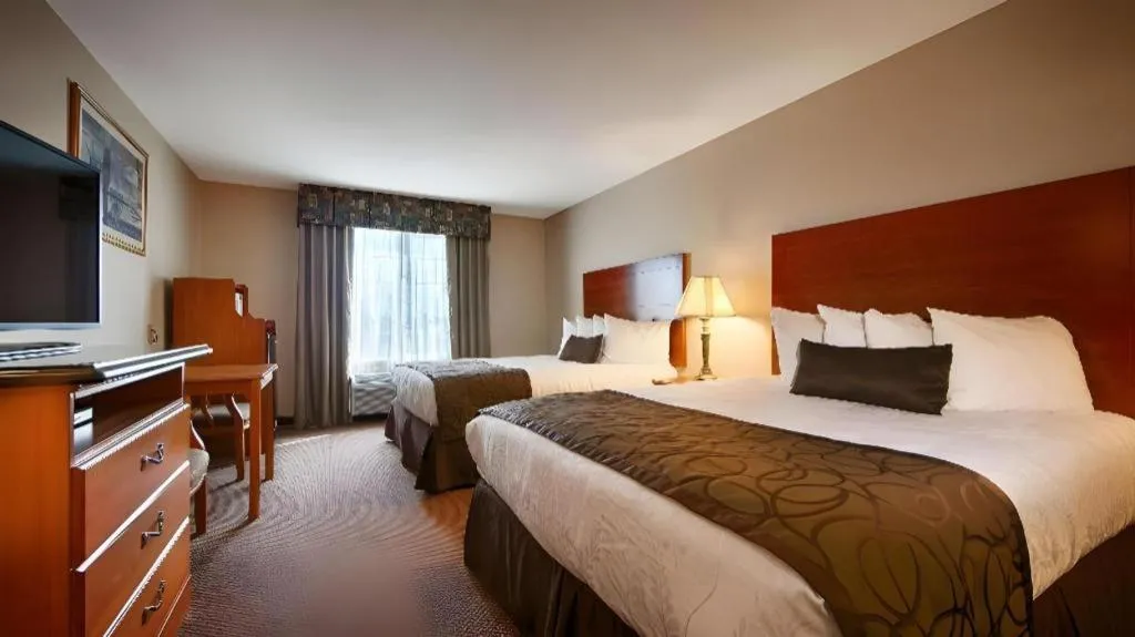 Bed in Best Western Plus Twin View Inn & Suites