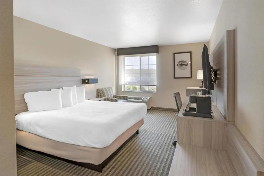 Bed in Best Western Plus Twin View Inn & Suites