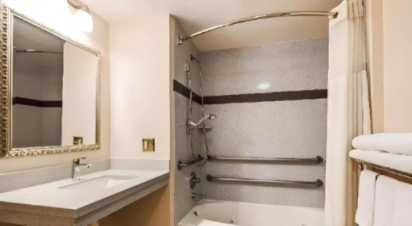 Best Western Plus Twin View Inn & Suites