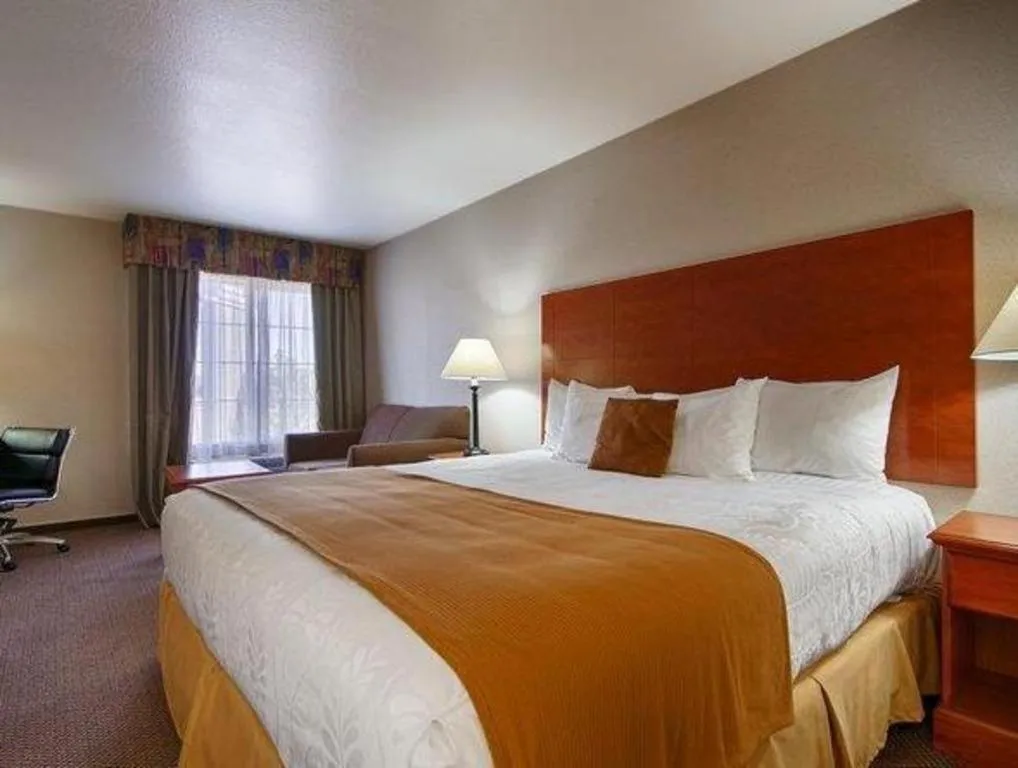 Best Western Plus Twin View Inn & Suites