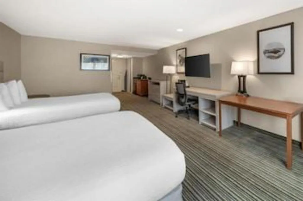 Bed in Best Western Plus Twin View Inn & Suites