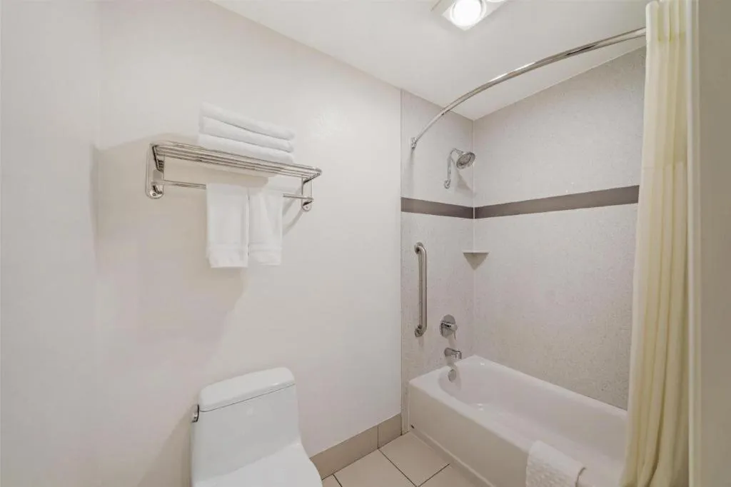 Best Western Plus Twin View Inn & Suites