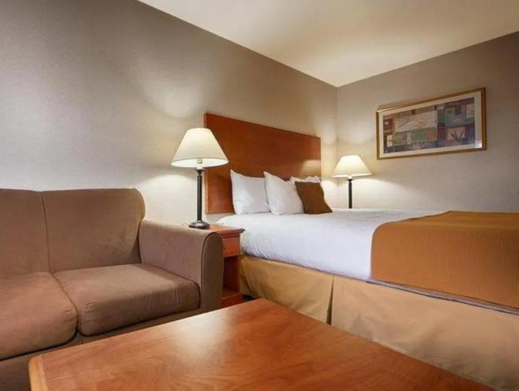 Best Western Plus Twin View Inn & Suites