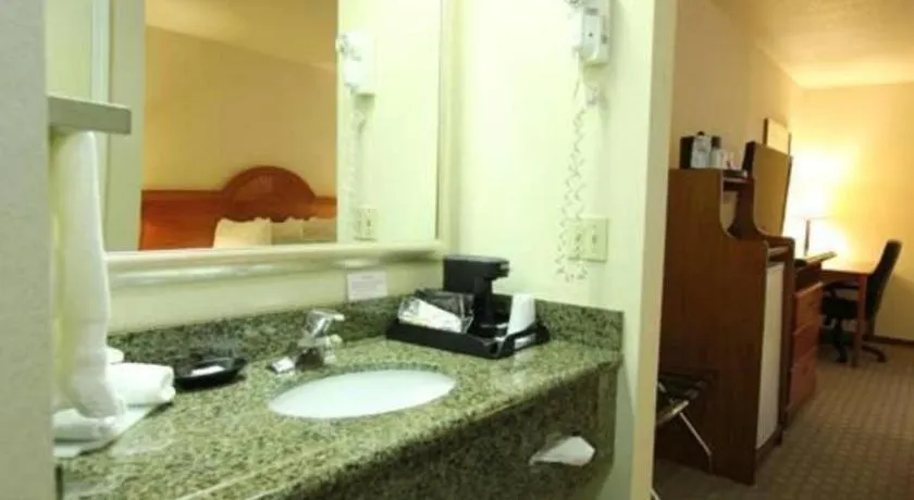 Best Western Plus Twin View Inn & Suites