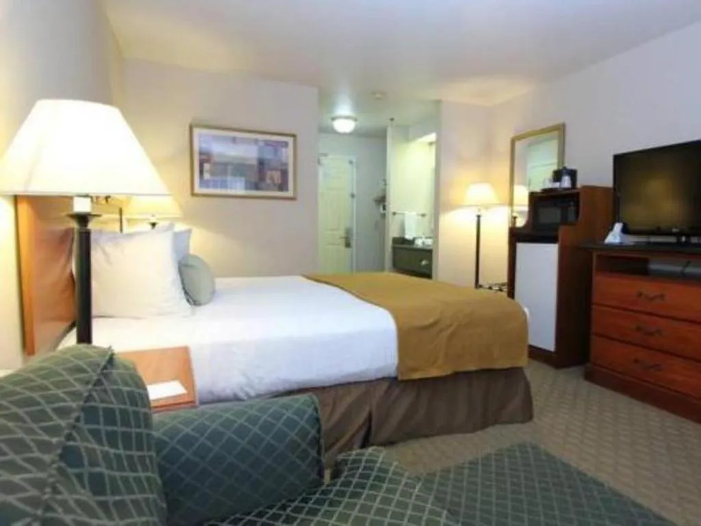 Best Western Plus Twin View Inn & Suites