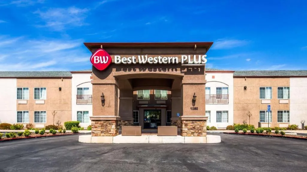 Best Western Plus Twin View Inn & Suites
