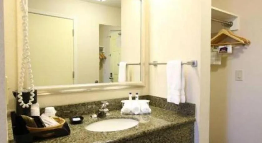 Best Western Plus Twin View Inn & Suites