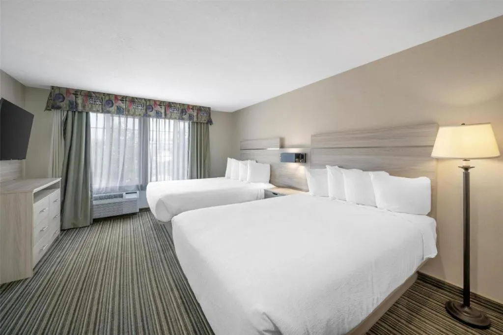 Bed in Best Western Plus Twin View Inn & Suites